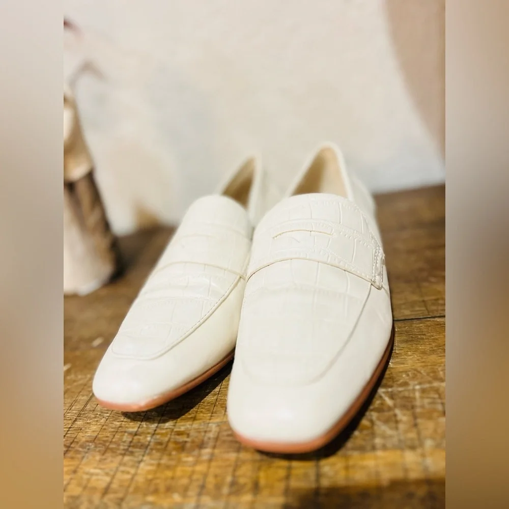Aldo Adwauthiel loafers in white leather with a croc-embossed detail. 7.5